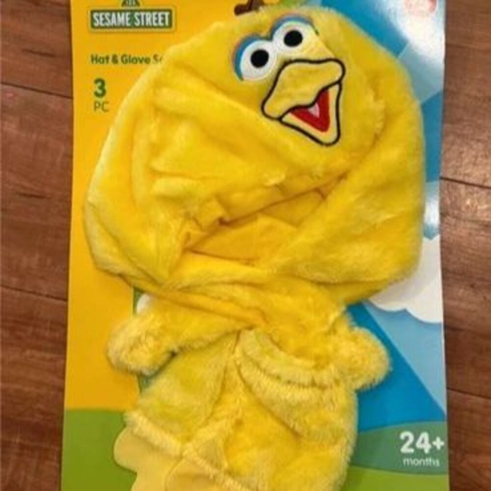 Big Bird hat and gloves